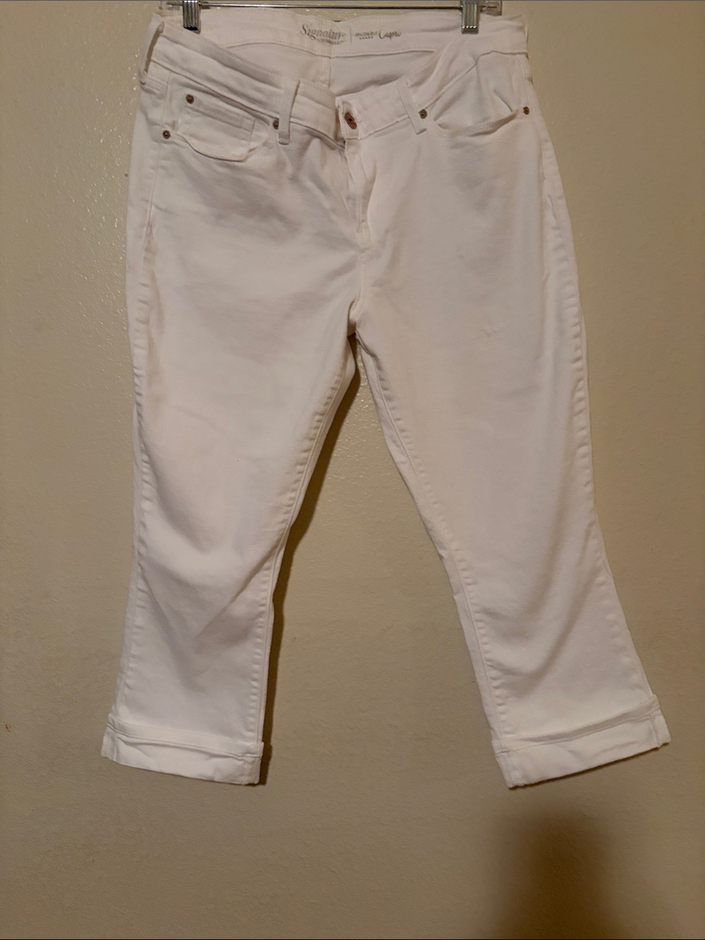 Signature by Levi Strauss White Cropped Jeans